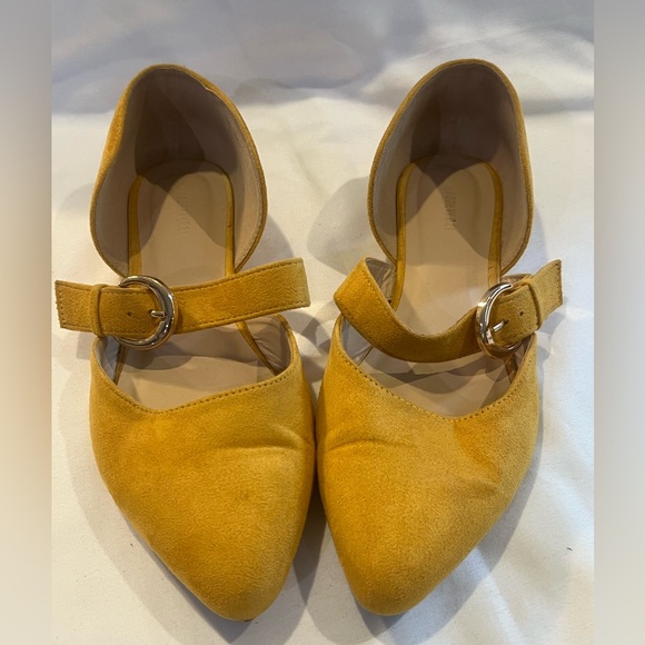 Forever 21 Yellow Pointed Flats - Picture 1 of 4